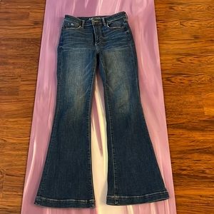 Lightly worn American eagle flare jeans size 4.